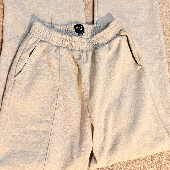 GAP Sweatpants - Picture 1 of 1
